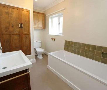 Church Road, Oare, Faversham, ME13 - Photo 2
