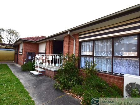 4 Bedroom house in a great location - Photo 4