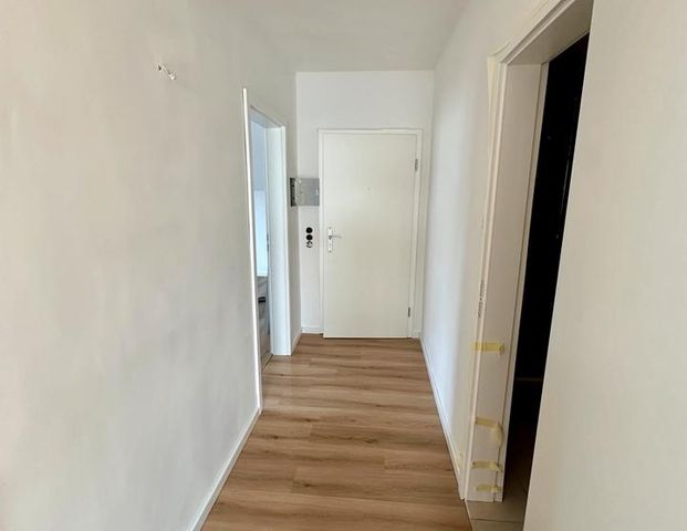 Moderne Renovierte zwei Zimmer Dachgeschosswohnung ab sofort - Foto 1