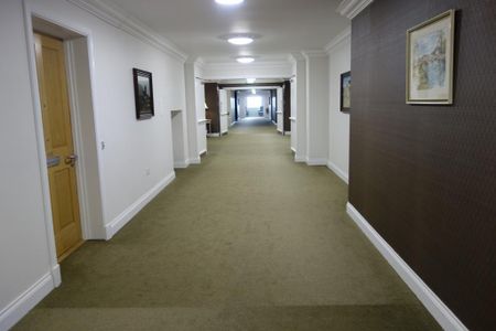 2 bedroom retirement property to rent - Photo 2