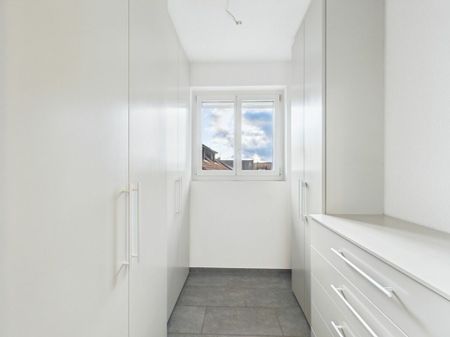 Grosszügige, lichtdurchflutete Wohnung mit Terrasse im Herzen des Dorfes - Photo 5