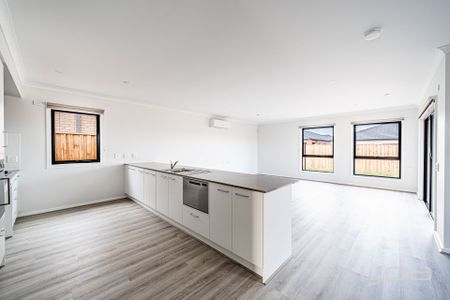 Accessible Living Meets Modern Comfort - Photo 4