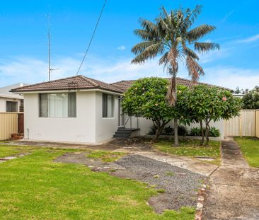 Centrally Located Spacious 3 Bedroom Home - Photo 6