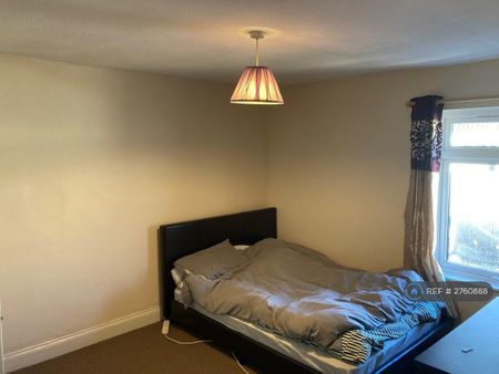 2 bedroom end of terrace house to rent - Photo 5