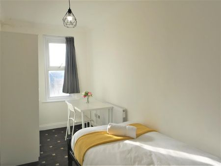 Christchurch Road, Bournemouth - Photo 3