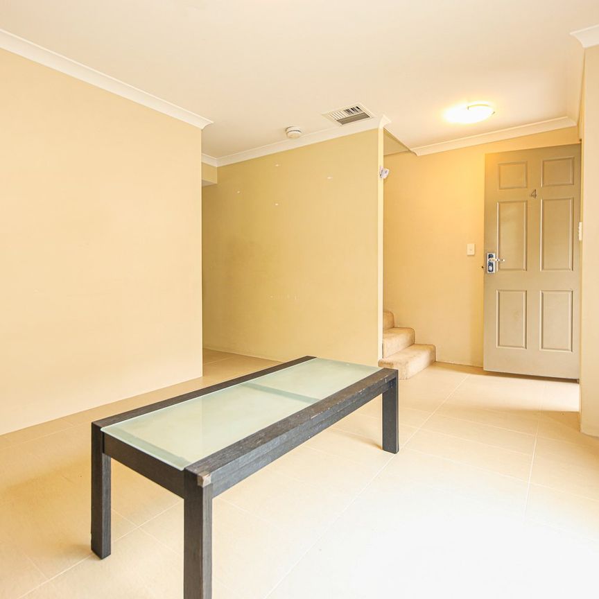 MODERN 2-STOREY TOWNHOUSE - Photo 1