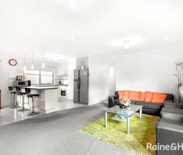 Splendid 3Br Home in Caroline Springs! - Photo 3