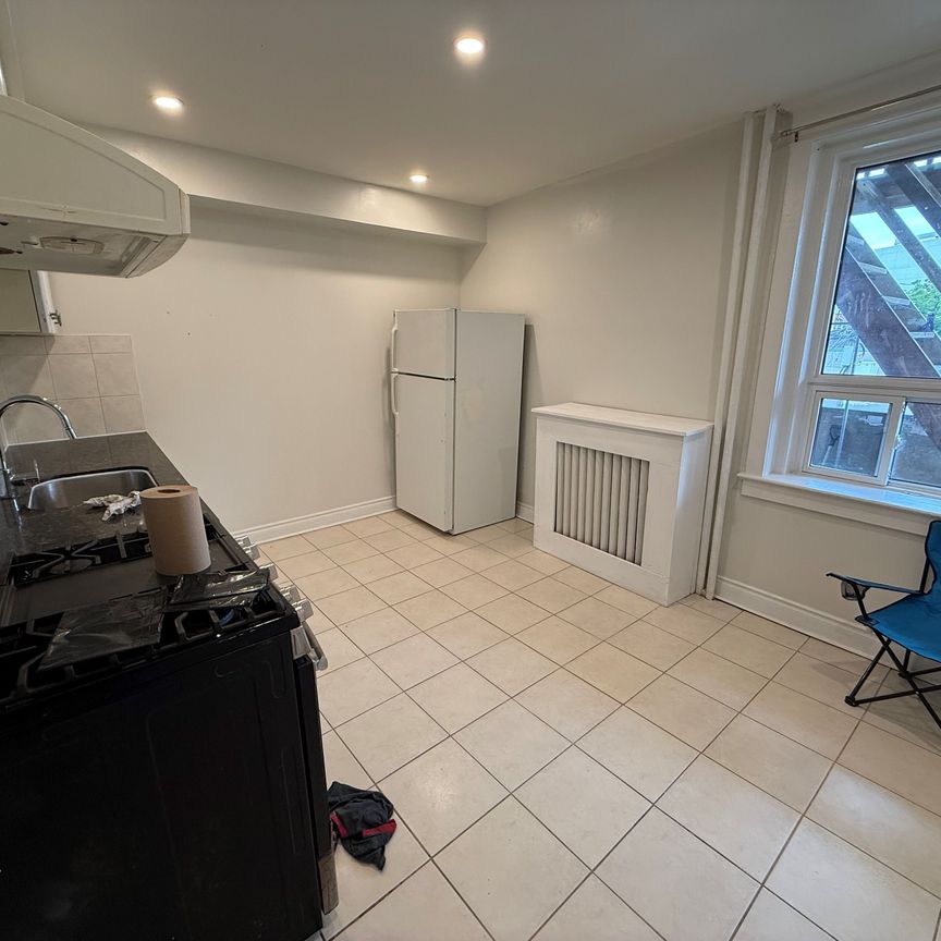 For Lease - 158 Danforth Avenue Unit# 202, Toronto, Ontario - Photo 1