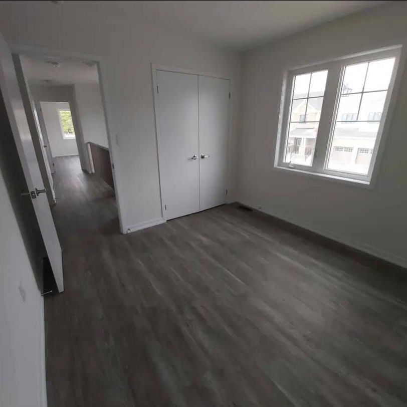 For Lease - 1521 Wheatcroft Drive, Oshawa, Ontario - Photo 1