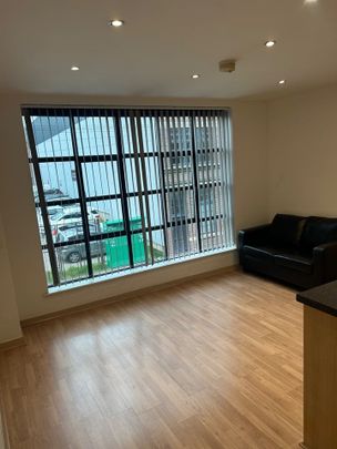 Studio Flat, St. Paul's Square, B3 - Photo 1