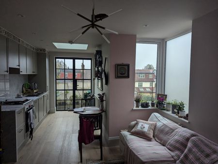 1 Bed Flat, York House, W3 - Photo 3