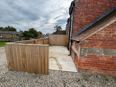 2 bedroom semi-detached house to rent - Photo 2