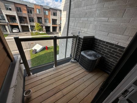 For Lease - 25 Delano Way, Newmarket, Ontario - Photo 2