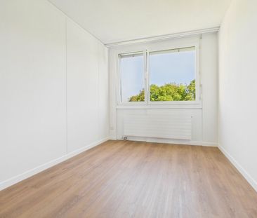 Grosszügige und gepflegte 4.5 Zimmer Wohnung an zentraler Lage! - Photo 4