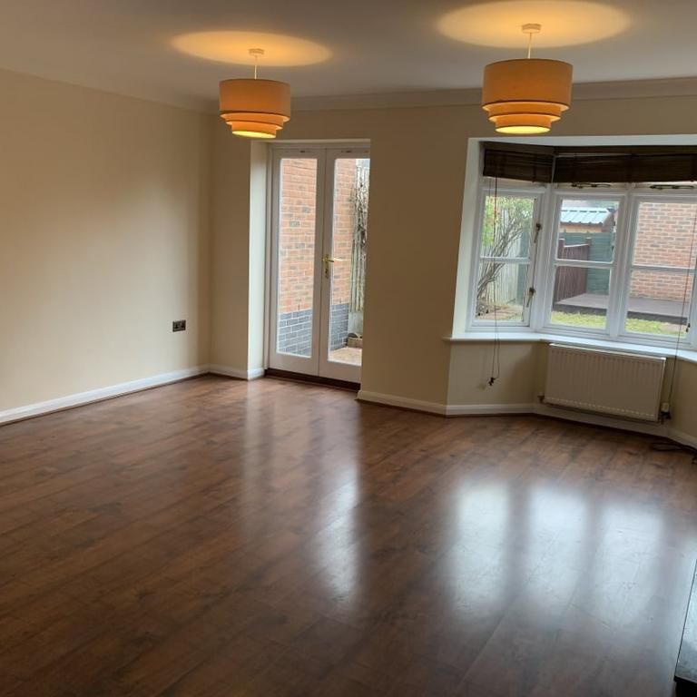 4 bedroom terraced house to rent - Photo 1
