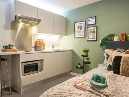 Large Studio - Photo 4