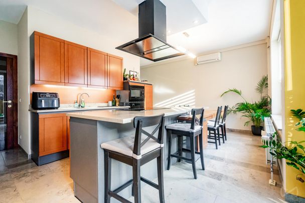 Gelijkvloerse verdieping met één slaapkamer in Saint-josse-ten-noode - Photo 1