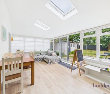4 bedroom semi-detached house to rent - Photo 2