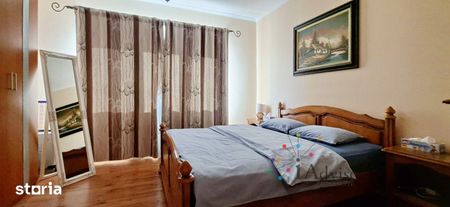 Vilă de închiriat cu 3 camere, grădină amenajată și garaj in Codlea - Photo 3