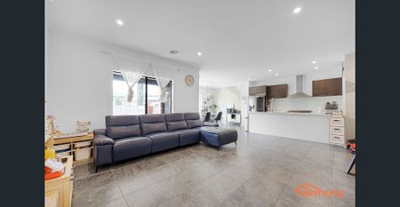 ✨ Spacious 5-Bedroom Family Home with Alfresco Decking - Photo 3