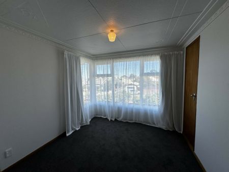 Beautiful in Belleknowes! - Photo 4