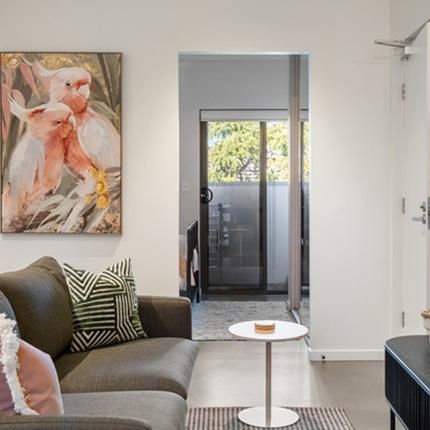 Chic Furnished Urban Sanctuary in Quiet Pocket - Photo 3