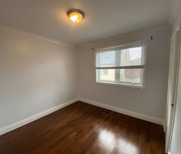 For Lease - 1067 Edgeleigh Avenue Unit# Main, Mississauga, Ontario - Photo 1