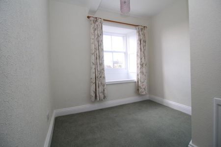 3 bedroom end of terrace house to rent - Photo 4