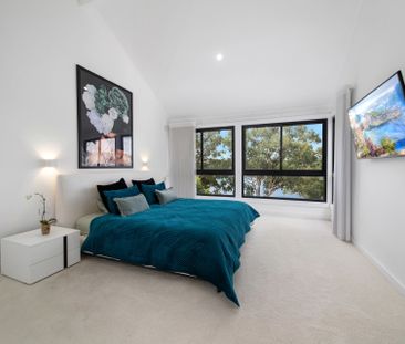 Prestige Deep Waterfront Residence – a Rare Lifestyle Opportunity - Photo 4