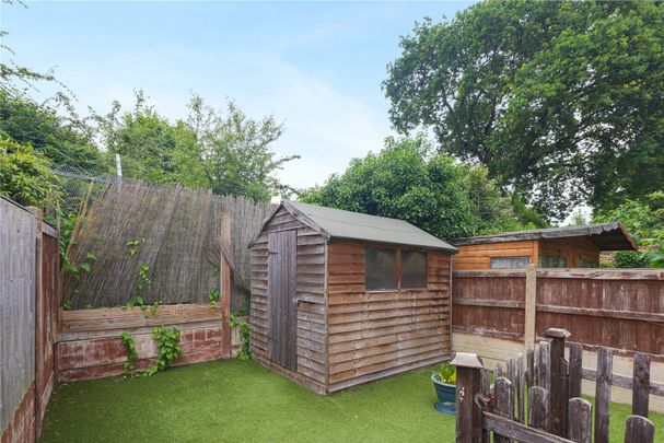 Sylvan Road, E11 - Photo 1