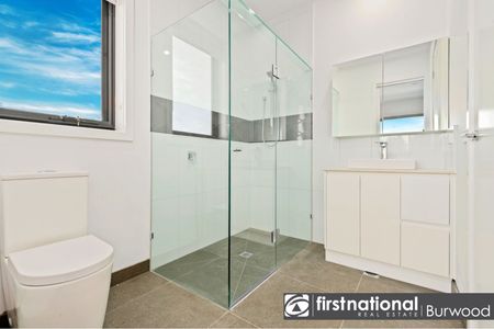 Private & Spacious Two Bedroom Apartment - Photo 4