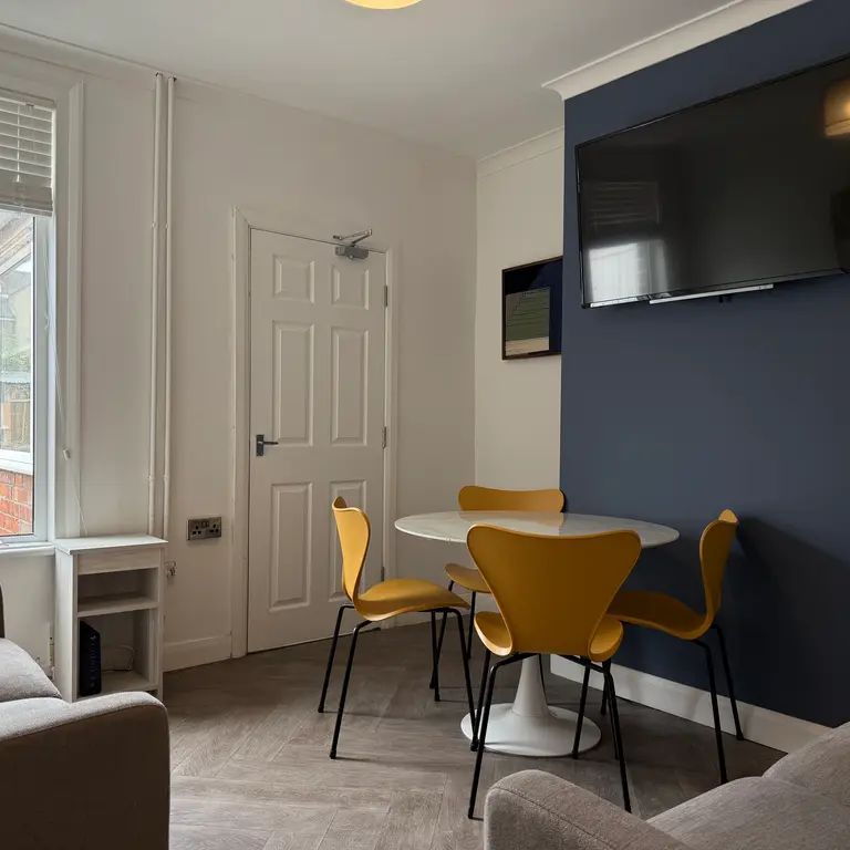 4 bedroom terraced house to rent - Photo 1