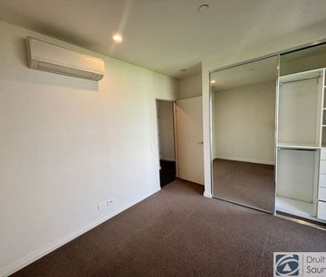 Top-Floor Apartment with Stunning City Views! HOME OPEN FRIDAY 12 D... - Photo 2