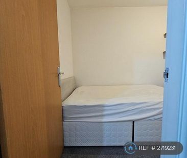 1 bedroom in a house share to rent - Photo 4