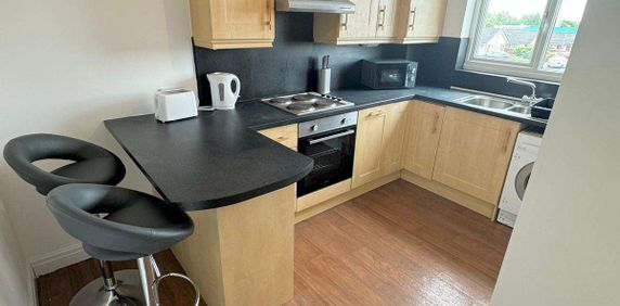 Refurbished 3 Bed Flat Share Room 1 - Photo 2