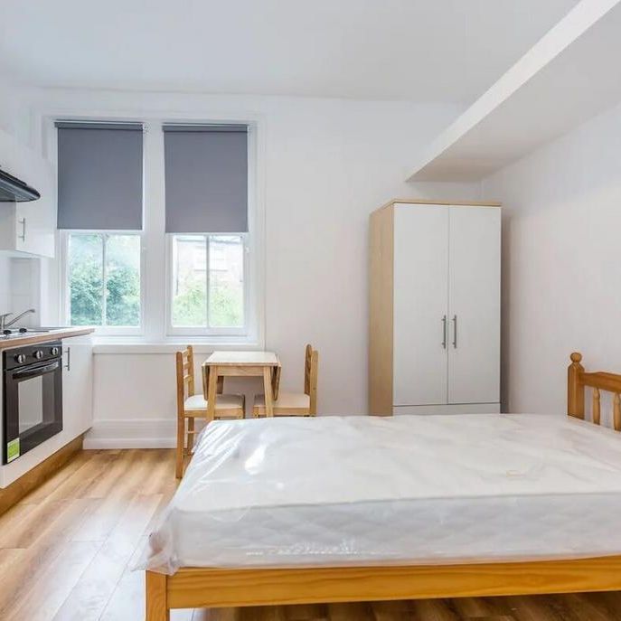 Studio to rent - Photo 1