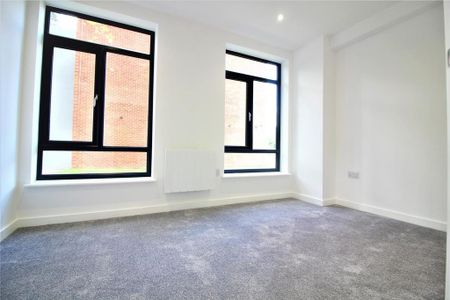 2 bedroom maisonette to rent - Photo 2