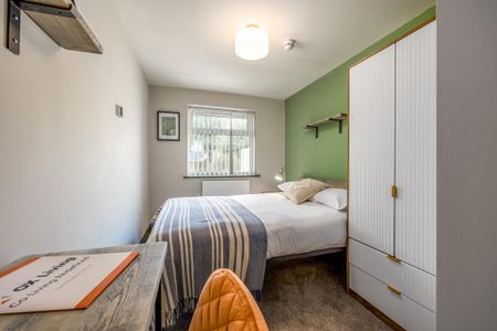 1 bedroom in a house share to rent - Photo 2