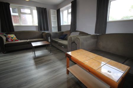 7 Bed Semi-Detached House, Richmond Gardens, SO17 - Photo 2