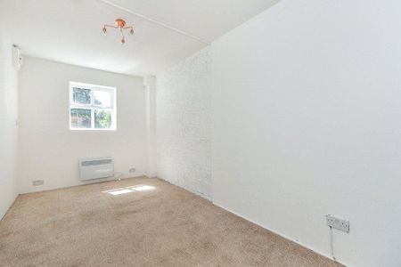 4 bedroom terraced house to rent - Photo 2