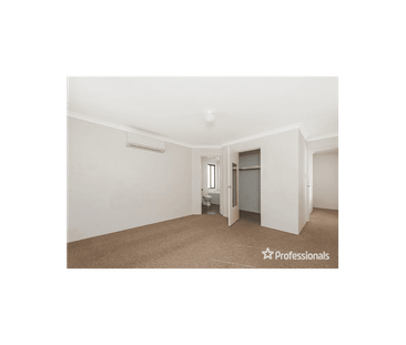 Spacious Townhouse! - Photo 1