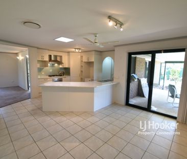 Shed PLUS Caravan Parking PLUS Ducted Air Conditioning PLUS Much More! - Photo 5