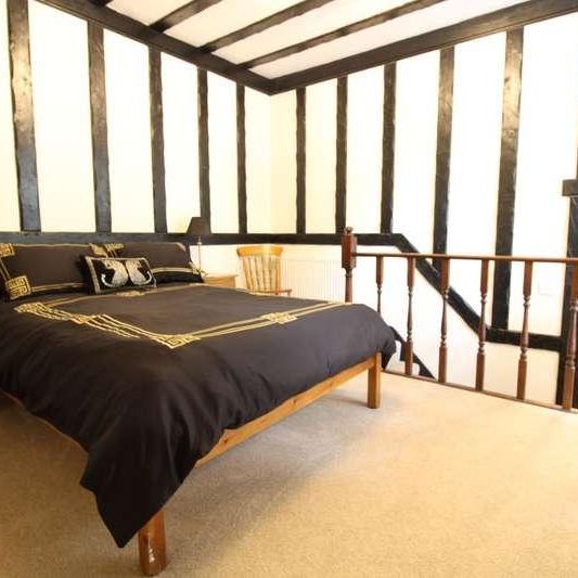 Caterham, Surrey, CR3 - Photo 1