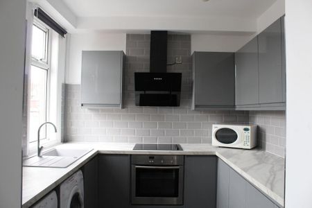 5 bedroom flat to rent - Photo 3