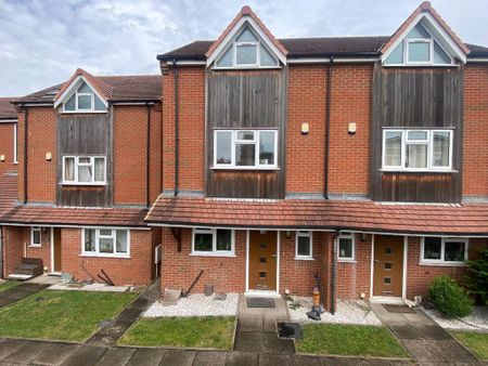 3 bedroom detached house to rent - Photo 4