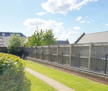 Terraced House to rent on - Photo 2
