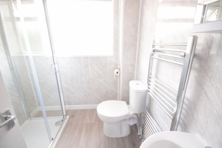 2 bedroom terraced house to rent - Photo 4