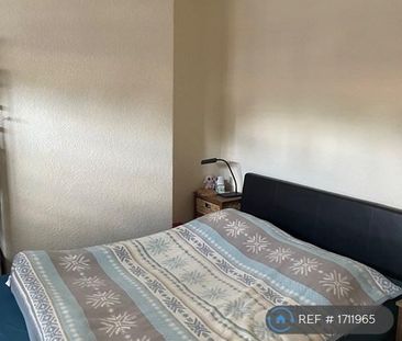 2 bedroom semi-detached house to rent - Photo 5