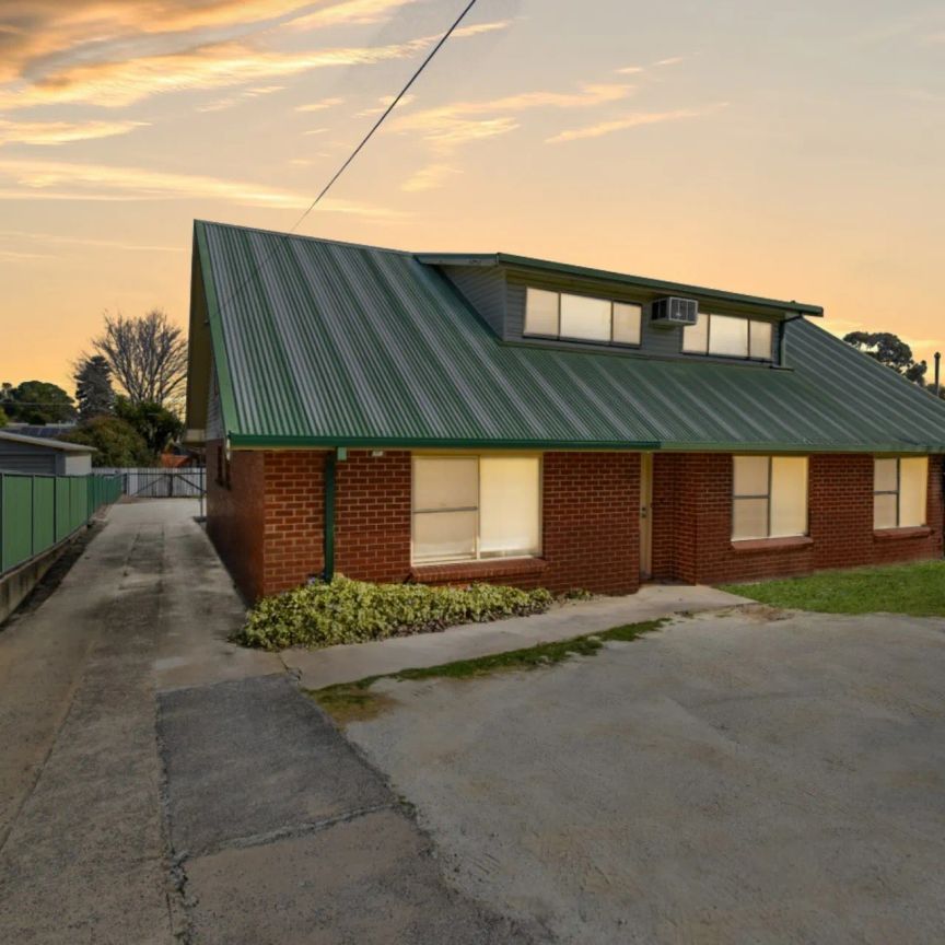 SHARE HOUSE - Great for Students or FIFO workers - Fully Furnished - Photo 1