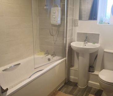 Room in a Shared House, Viola Street, M11 - Photo 6